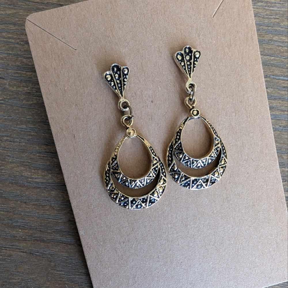 Elegant Patterned Dangle Earrings